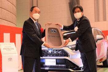 車両寄贈.jpg